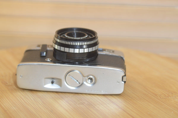 Vintage Halina 500 Viewfinder Camera with Case. In great condition. - Rewind Cameras 