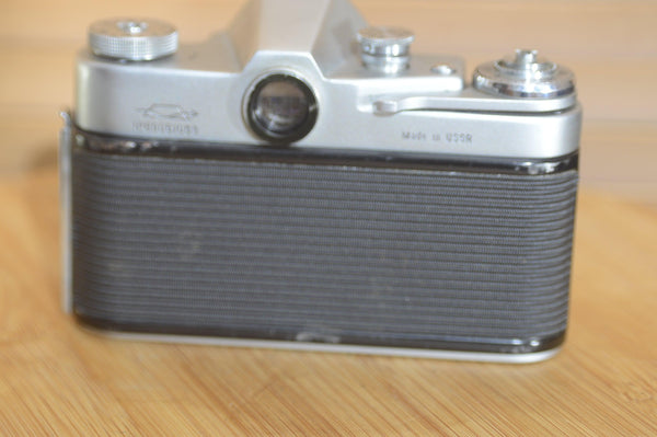 Vintage Silver Zenit 3M 35mm Camera. Fantastic Condition with Case - Rewind Cameras 