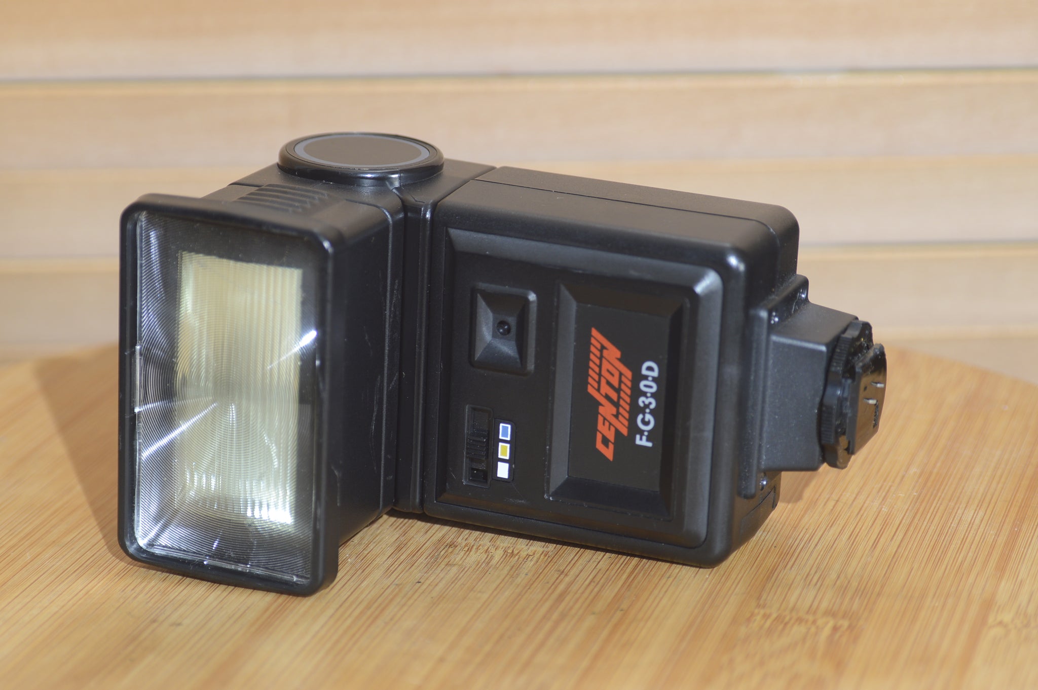 Centon FG30D Universal Flash unit. Auto flash unit and amazingly powerful