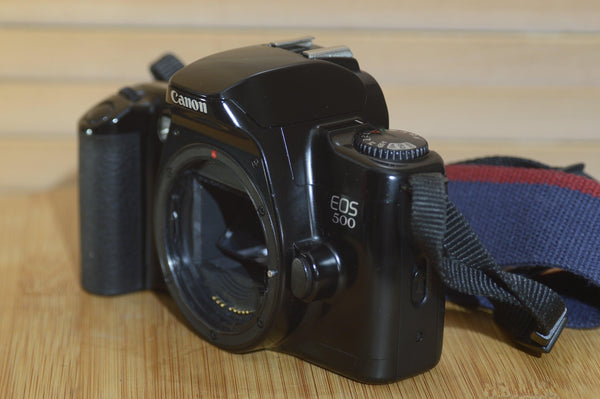 Canon EOS 500 35mm SLR Camera. Perfect camera for EF lenses. Great for Beginners. - Rewind Cameras 