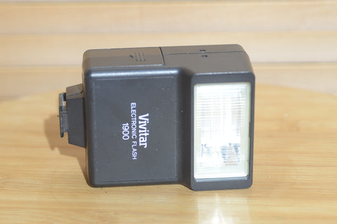 Vintage Vivitar Electronic Flash 1900. Universal Flash unit. Great for fill -in flash photography